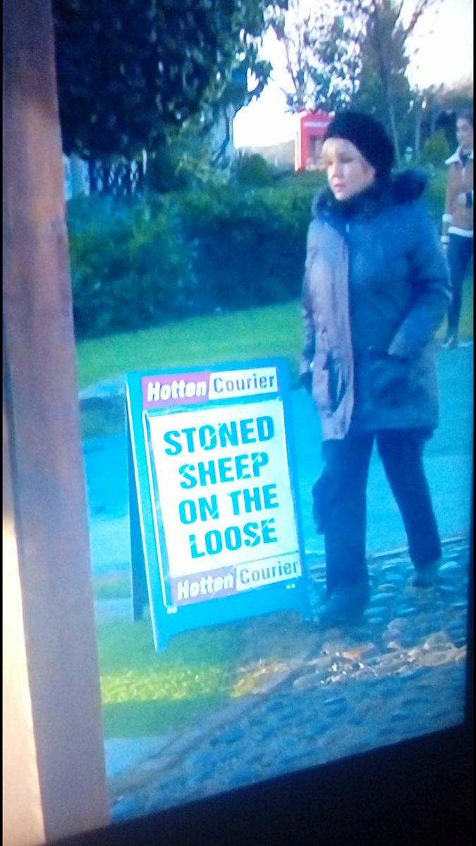 MsHarrisJo's tweet photo. Ok so who noticed this last night 😂😂 @emmerdale is the place to be 🐏 😂 #stonedsheep #Robron #callthesheeppolice https://t.co/fxbOY84kNa