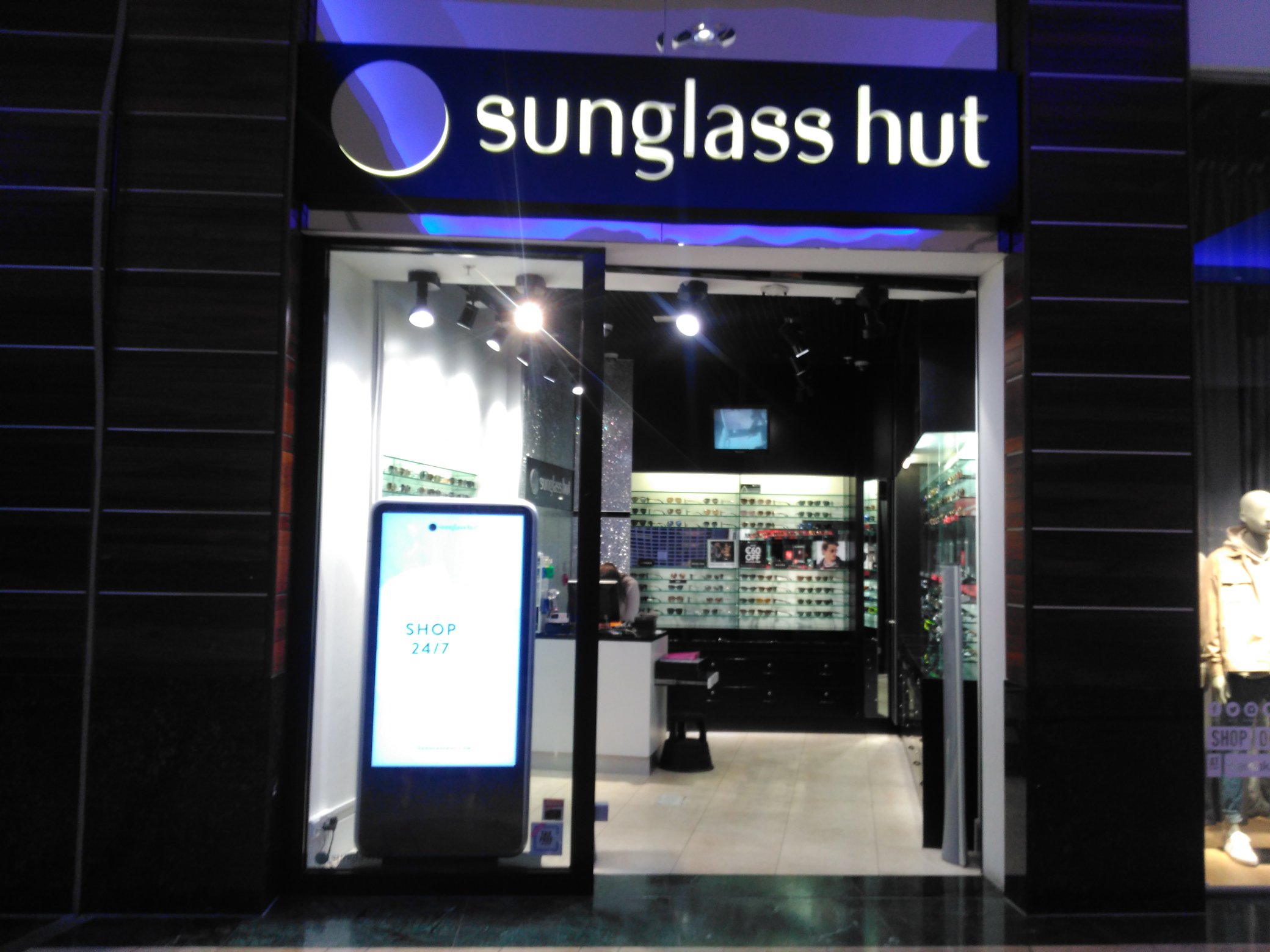 Dundrum.info X Sunglass Hut Dundrum open https t