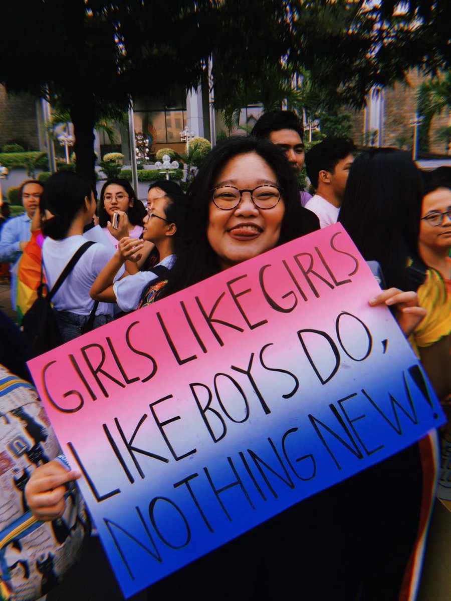 love whoever you want to love #WomensmarchJKT #LoveIsLoveEveryDay ❤💛💚💙💜