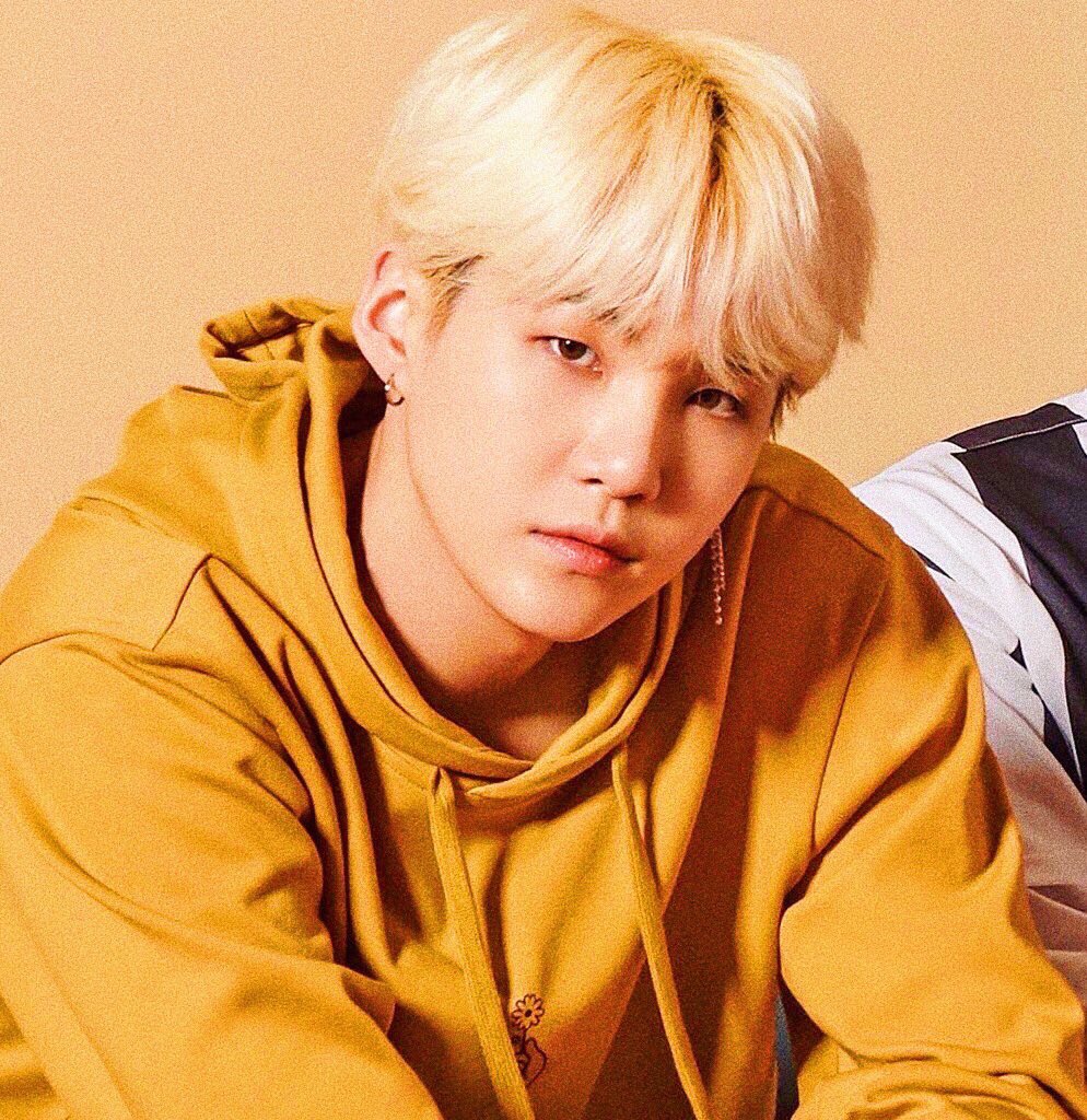 omarsjimin's tweet photo. mustard yellow is yoongi’s color https://t.co/U3PlvSuMBh