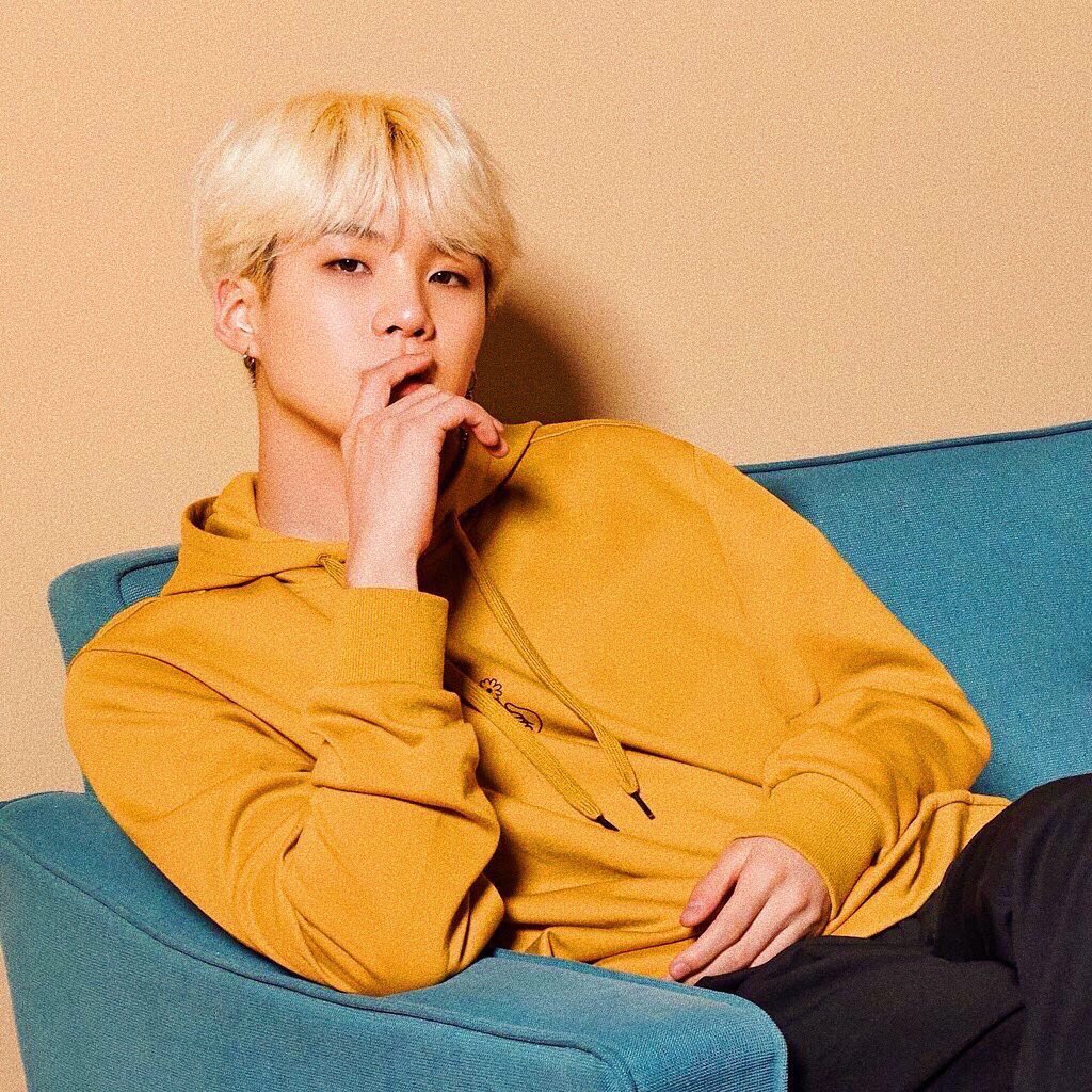omarsjimin's tweet photo. mustard yellow is yoongi’s color https://t.co/U3PlvSuMBh