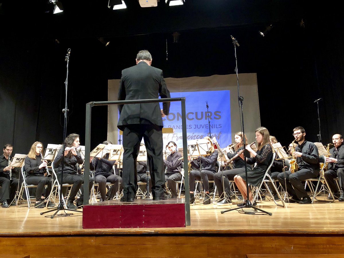 2015Amparo's tweet photo. Inauguració Concurs Bandes Juvenils “Memorial Francisco Fort”. Enhorabona Banda Música Jove de Benimaclet! @AytoMoncada @ruiz_irene_ @CAMMoncada @PacoFenollosa https://t.co/aYRr7mRFXZ