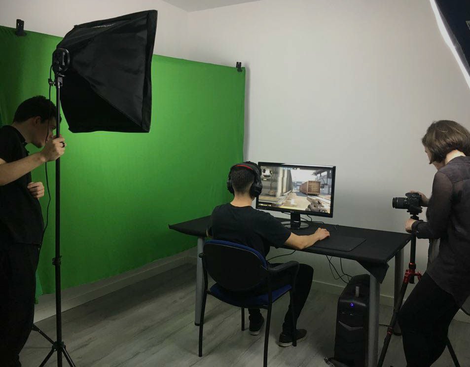 ESesports_ES's tweet image. ¡Estamos preparando una cosilla para el inicio de la #ESPL!
La veréis el día 6 👏😁

#MakingTheWay