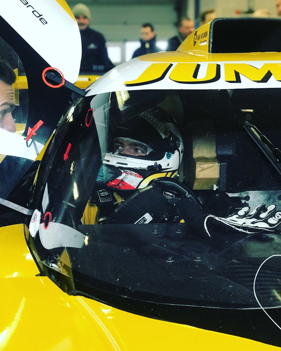 GvanderGarde's tweet photo. It’s freezing cold, time to get warmed up. @RacingTeamNL https://t.co/82WaNER6n5