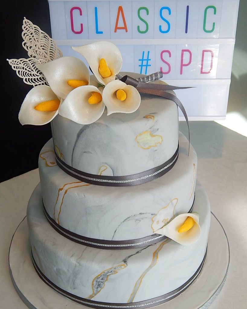 Currently revealing 6 new #wedding cake designs....here’s the marble-effect one.
Contact@sugarpastedreams.co.uk if you’re after a #cake this year or next. 
#Dorset