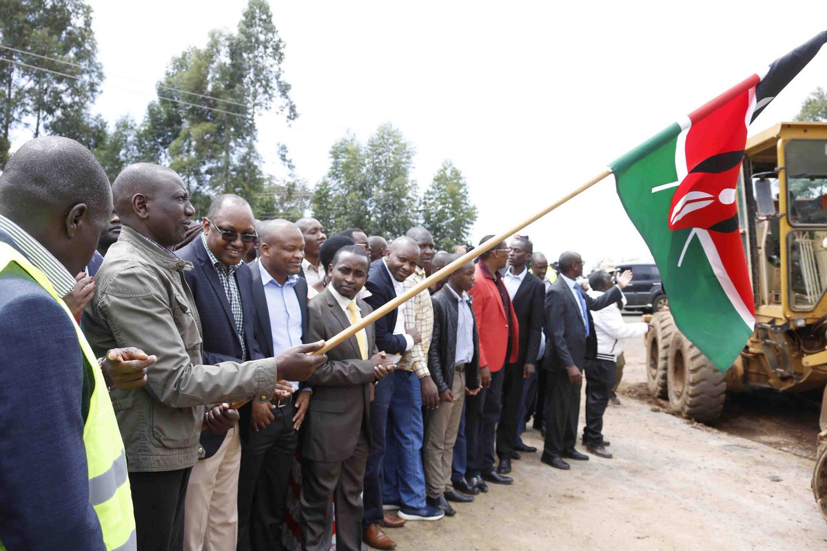 WilliamsRuto's tweet image. There is a strong link between a country's social-economic progress and a robust road network. That is why we are adding kilometres of tarmac to our roads to reduce distance between people, markets, schools, services and opening up rural areas to better people's lives.