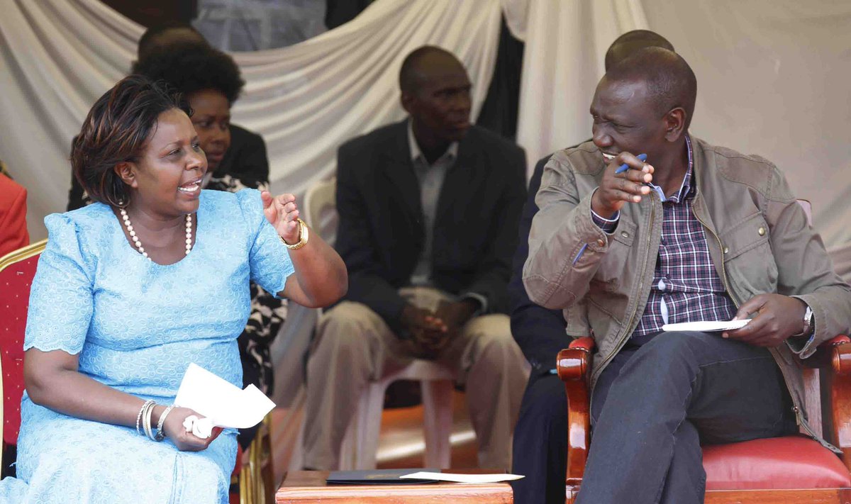 WilliamsRuto's tweet image. There is a strong link between a country's social-economic progress and a robust road network. That is why we are adding kilometres of tarmac to our roads to reduce distance between people, markets, schools, services and opening up rural areas to better people's lives.