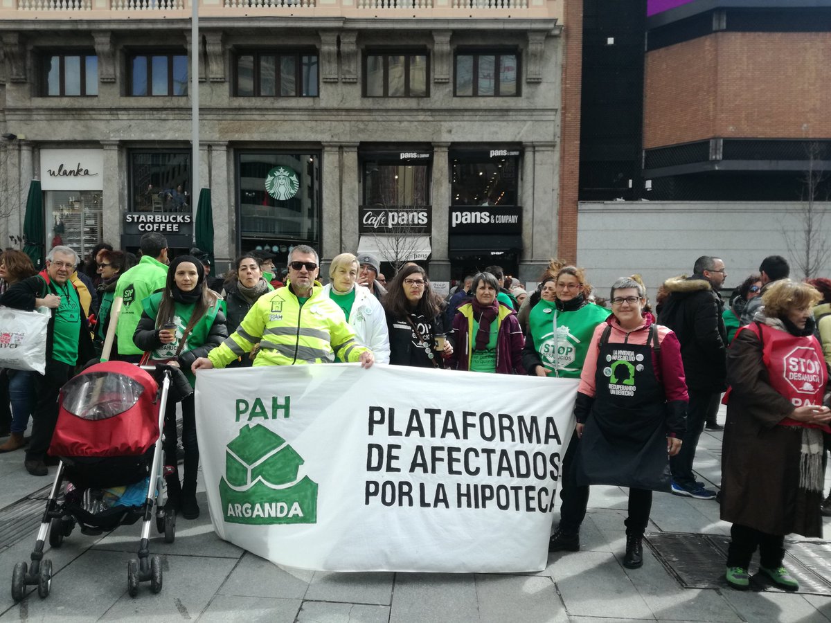 PAH_Arganda's tweet photo. Se nota se siente la PAH está presente por una #LeyViviendaPAH  y #UnaSillaParaRajoy https://t.co/D9aYbR0kQZ