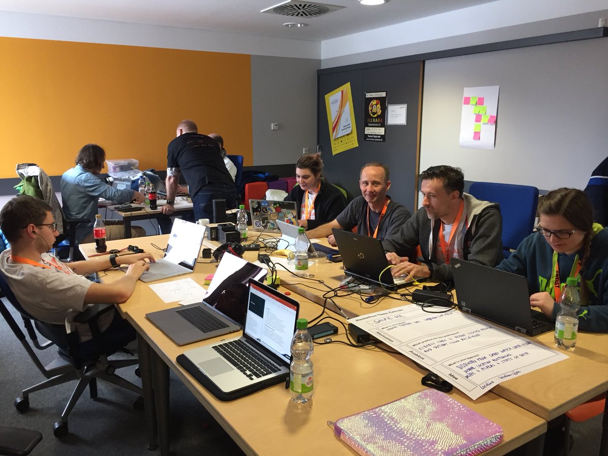 Tag 2! Die Teams haben sich gefunden und arbeiten fleißig an ihren Ideen #dhc18 #hackathon #hacker