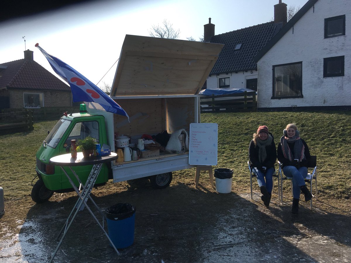 LET OP: Gewijzigde tijd Priksleeën IJsbaan Rien! 
Vanmiddag starten we met priksleeën om 15:00 uur. 
Muziek, zon, gezelligheid én Koek &amp; Zopie! Komt allen!! RT = 💪👍