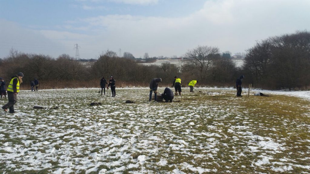 Ahmad_MustafaMr's tweet photo. Despite very cold weather Muslim youth from @MuslimYouthOL @MuslimYouthMcrN &amp; AMYAStockport busy planting trees in Failsworth organised by @CityofTreesMcr @TheOldhamTimes @MENnewsdesk @stockportnews @StockportMBC @OldhamCouncil @BBCManchester https://t.co/rsPEWGGsPf
