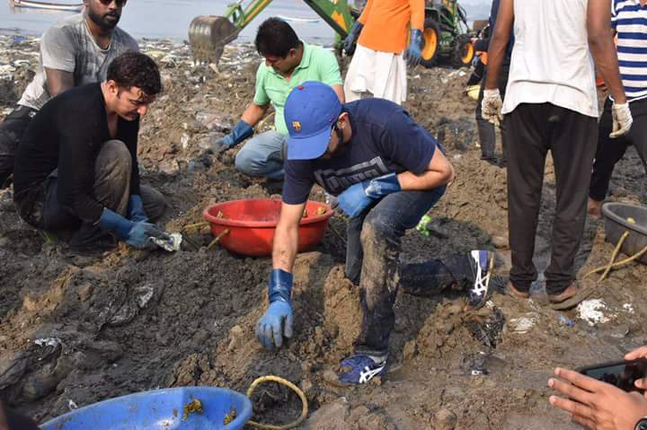 ojhahrithik24's tweet image. आज सकाळी, शिवसेना नेते,युवासेना प्रमुख मा.श्री. आदित्य साहेब ठाकरे यांनी आफरोझ शाह सोबत वर्सोवा बीच वर साफ सफाई केली.

#Cleanliness #VersovaBeach #Mumbai
#ShivSena #YuvaSena

@AUThackeray