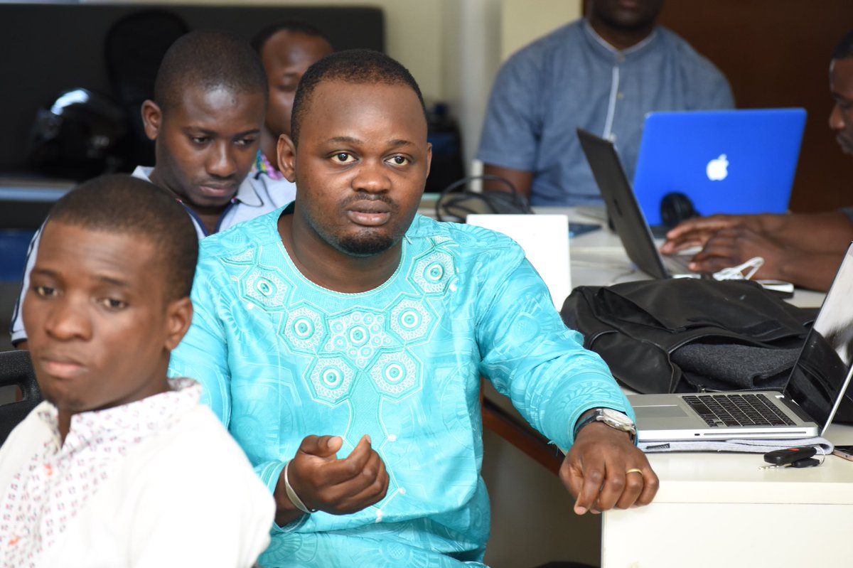 EtriLabsCotonou's tweet photo. Séance de Questions-Réponses après la présentation de @Emmanuelhod #Docker #DockerCotonou #EtriLabsSession https://t.co/XXRFQW4N3B