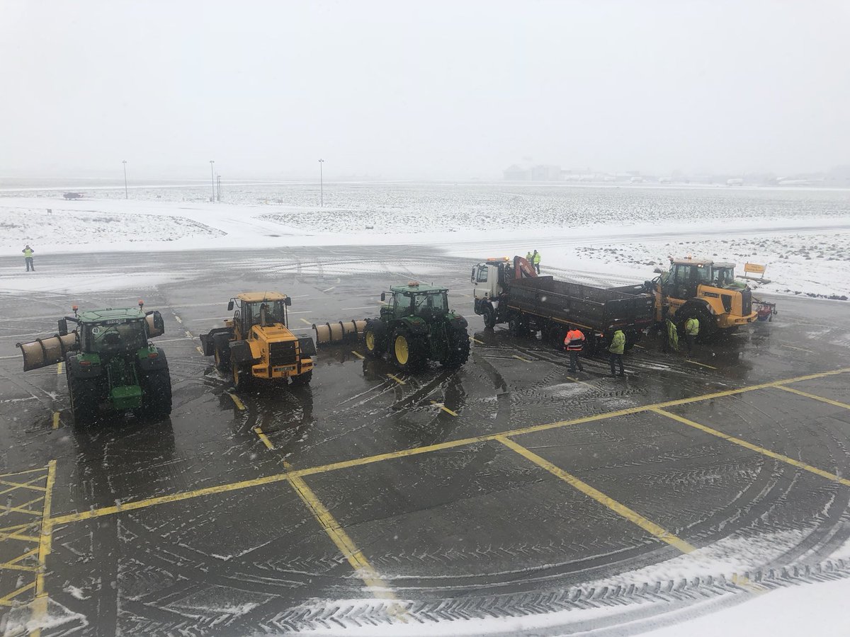 ShannonAirport's tweet photo. Many thanks to our snow and ice crews who have been working around the clock during Storm Emma to ensure safe operating conditions this morning.

#BeastfromtheEast #StormEmma https://t.co/6AFd6hssyr