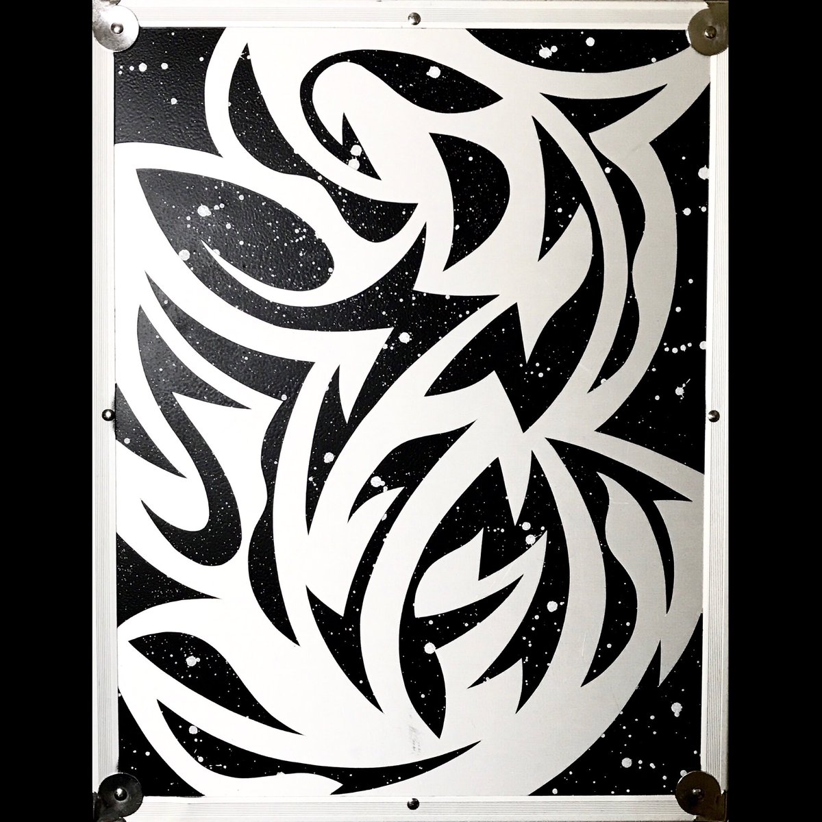 WAIFone's tweet photo. paint on #recordcase
#record #vinyl #vinylcase #waifone https://t.co/BHwyAak8DN
