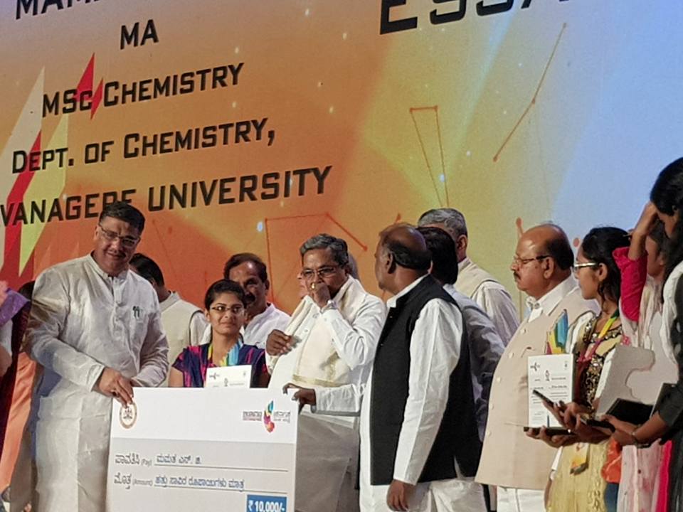 phase1xperience's tweet photo. Congratulations to our young ambassadors at the Nava Karnataka Nirmana Conclave, who've won the painting and essay competition with the theme: My Vision 2025 #navakarnataka2025 #phase1experiences @siddaramaiah @karnatakacm @PriyankKharge @RRoshanBaigOff1 @Phase1world https://t.co/VqaLfxkGDB