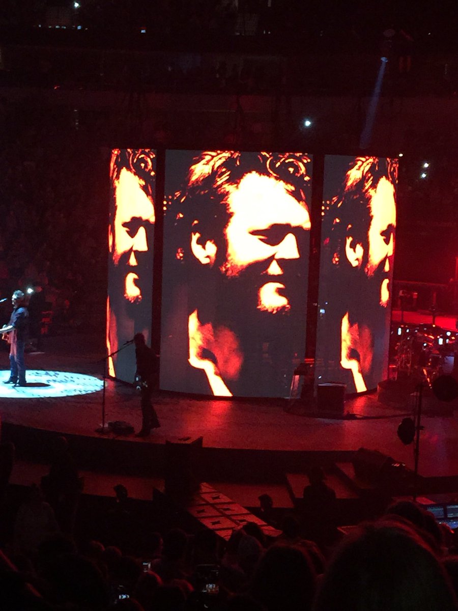 Livinonlove430's tweet photo. So much love and respect for this guy! He’s an incredible performer! I only took two pictures and no video. Just absorbed the moment and made some awesome memories. Thank you #BlakeShelton #BSDallas https://t.co/yIm8oZk3NU