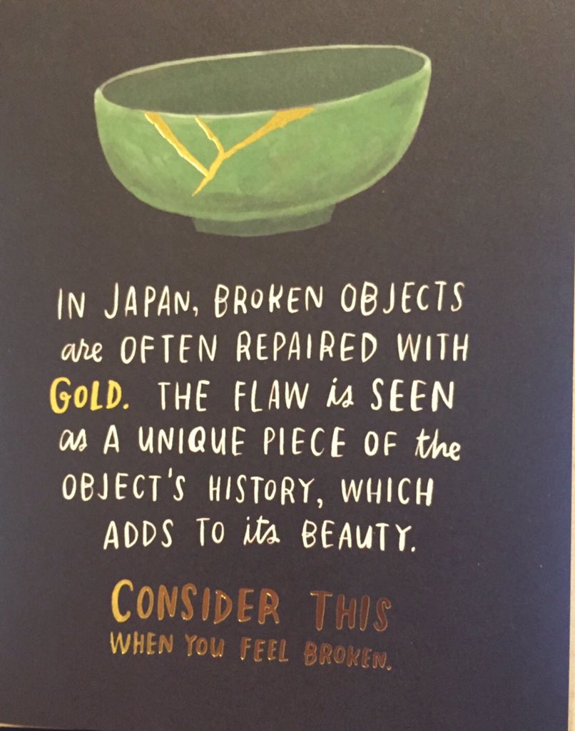 6jigen's tweet photo. 「日本では壊れたものは、しばしば金で修理される。すると、キズはそのうつわが辿った歴史のユニークな景色となり、更に美しさを増す。あなたが傷ついた時は、この事を思いだして下さい」

先日、大阪で教えて頂いたアメリカのカードになんだか深いこと書いてる。 https://t.co/Af7UWrKEhO