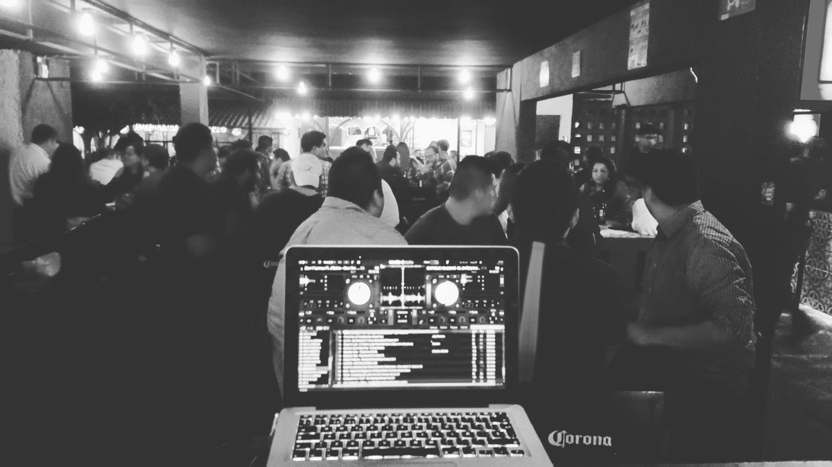 jerry_dix's tweet photo. Seguimos Las Fiesta #Vaka_Bar #Jerry_Dix DJ 😎👌 https://t.co/QRrAyr0rfZ