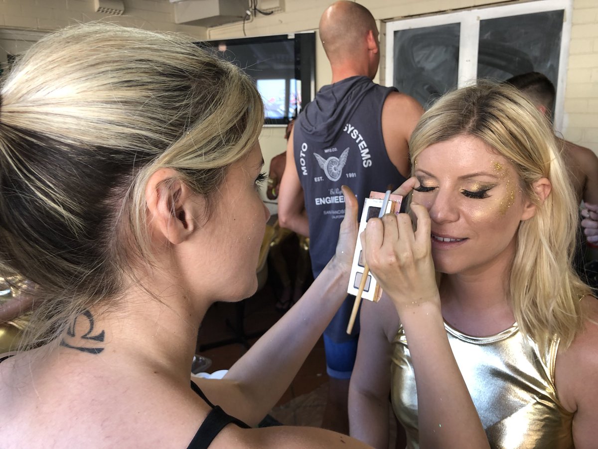 SydQueerIrish's tweet photo. Final touches. The Irish are coming #mardisgras40 #ireland #pride #irish https://t.co/ICFArmTXHL