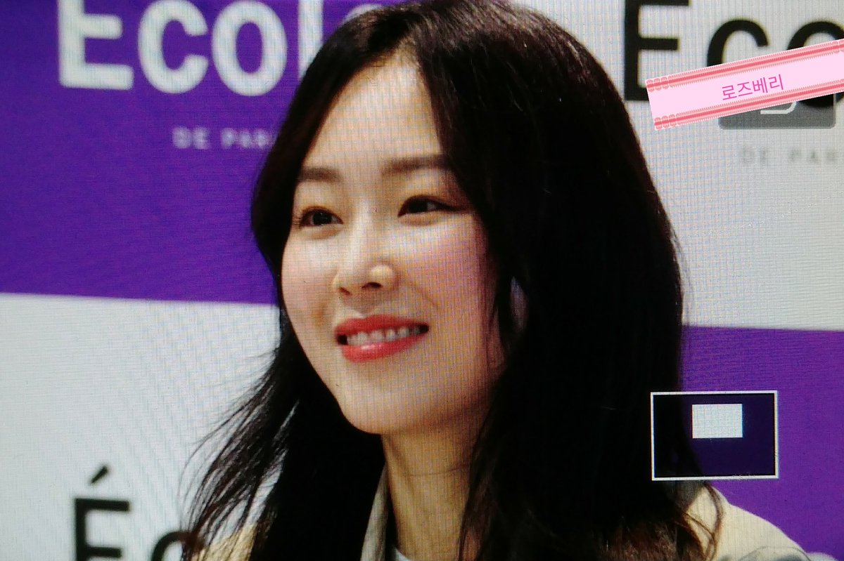 Roseberry_shj's tweet photo. 180303 에꼴 팬싸인회 서현진 프리뷰2 / 서현진만만세 @jini26991
#서현진 #SeoHyunJin #에꼴 https://t.co/LO8IakZTyy
