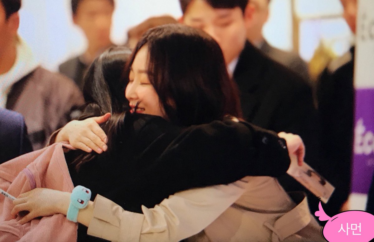 loveinmonday's tweet photo. 180303 명동 롯데 영플라자 에꼴 팬싸인회 프리뷰 4장.

귀엽고 다정하고 예쁘고 울 언니가 다해~

#서현진 #seohyunjin #에꼴 #Ecole https://t.co/8cDiZ2h31v