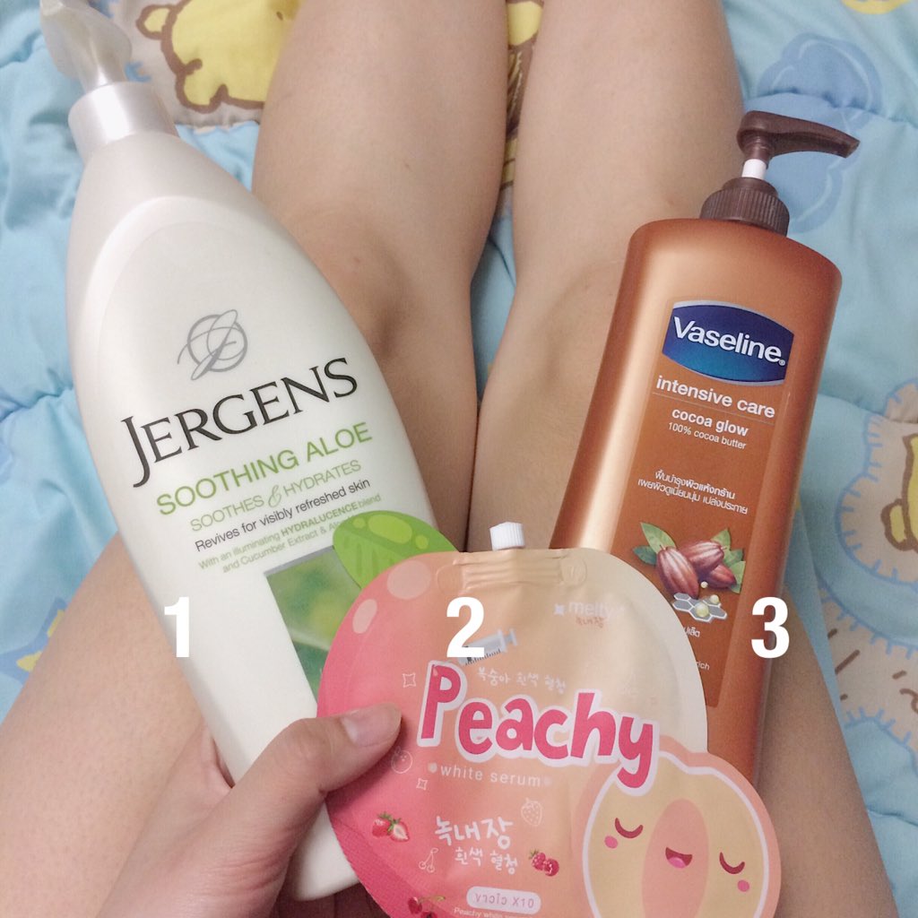 aispdiary's tweet image. มาอัพเดตครีมทาผิวก่อนนอน😴 ถ่ายไว้ตั้งแต่เมื่อคืน แต่ง่วง ทา 1+2 ผสมกันแล้วทา ในค.เป็นจริงคือบีบลงบนขาแล้วค่อยทา/ผ่านไป5นาที/ทาตัวที่3/ส่วนใหญ่เราเน้นค.ชุ่มชื้น เพราะนอนห้องแอร์ ถ้าช่วงไหนนอนพัดลมก็ไม่ขนาดนี้ มี2ที่ช่วยเรื่องค.ใส ไม่กัดผิว ไม่ทำให้ผิวบาง #ไว้รีวิวห้ามขายของโว้ยย