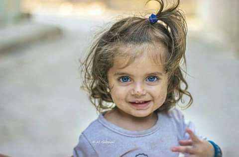 VIP1_ME's tweet photo. Without knowing her Parents were Martyred ......she smiled.....💔💔💔 #syria
#Pray_for_humanity https://t.co/ZAqicMYZKW