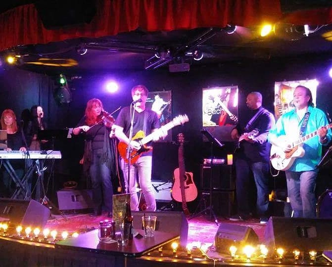 swallacesings's tweet image. Was a fabulous gig tonight with the Otto D Band at @lastexitliveaz in Phoenix. Sometimes is nice to just hang back and do #backgroundvocals with some seriously killer musicians. #nostress #backupsinger #rockmusic #popmusic #music #livemusic #swallacesings #jazzflygirl