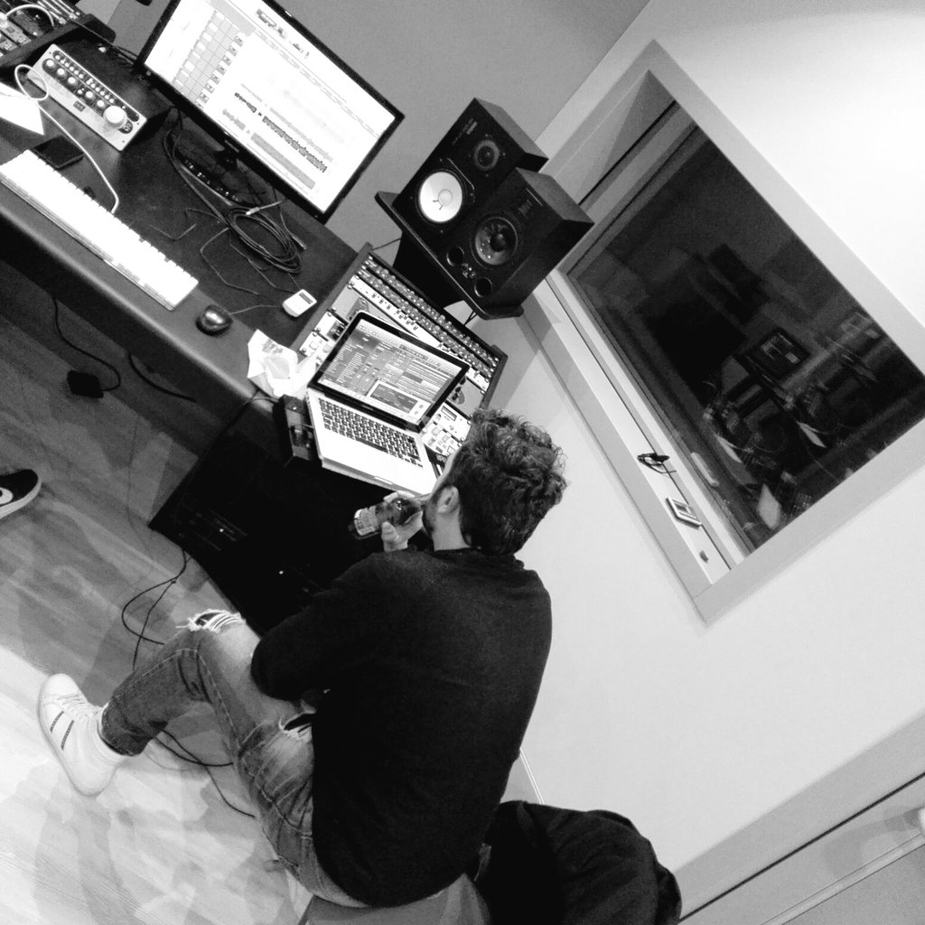 CasaranoLive's tweet photo. โถNuovo album in uscita a GIUGNO ๐ฅ๐ฅ
E con una super sorpresa... ๐
#tukmusic #tukfamily #label https://t.co/h3zUeZYWkO