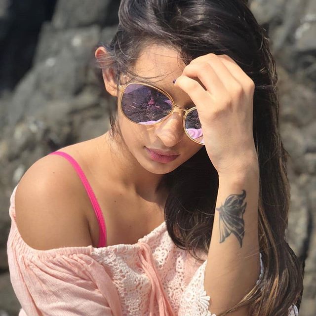 RealFirstBuzz's tweet photo. Double Tap For Gorgeous Ankita Dave.
Follow 👉 @firstbuzz1
.
.
.
.
.
#firstbuzz1
#ankitadave #ankita #ankitadave🖤🖤🖤🖤 #viralthakkar #viral #tattoogirl #girlstattoo #sunglassesgirl
#tattoo #bollywoodactress #bollywoodstyle #bolly #katrinakaif #anush… https://t.co/yN6LXynR6O https://t.co/1hpADUjvvx