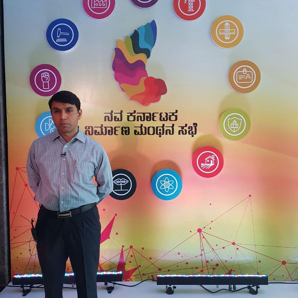 phase1xperience's tweet photo. Sri.Darpan Jain, Commissioner for Industrial Development and Director of Industries and Commerce at the Nava Karnataka Nirmana Conclave, #navakarnataka2025 #karnataka #phase1experiences @PriyankKharge @thekjgeorge @CMofKarnataka @siddaramaiah @RRoshanBaigOff1 @Phase1world https://t.co/OhKFA709GK