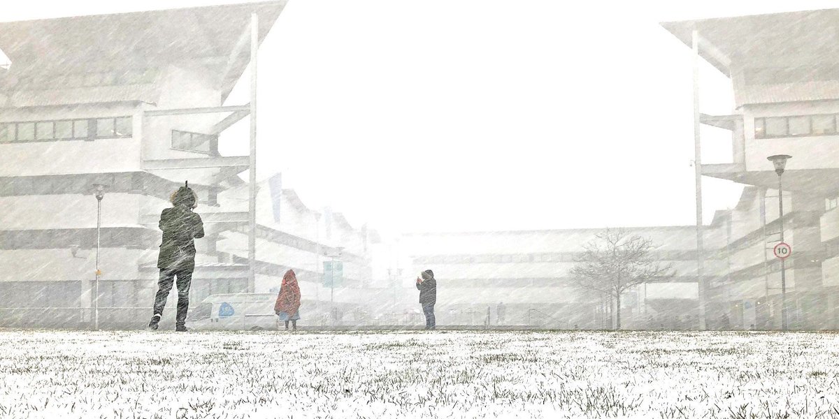 chooseUEL's tweet photo. Due to adverse weather conditions, we have made the decision to postpone today’s offer holder day until Sat 17th March. Sorry for any inconvenience caused and we hope to see you soon.

If you have any questions please contact our Applicant Enquiries Team on 020 8223 3333. https://t.co/7AfsvV3TIB