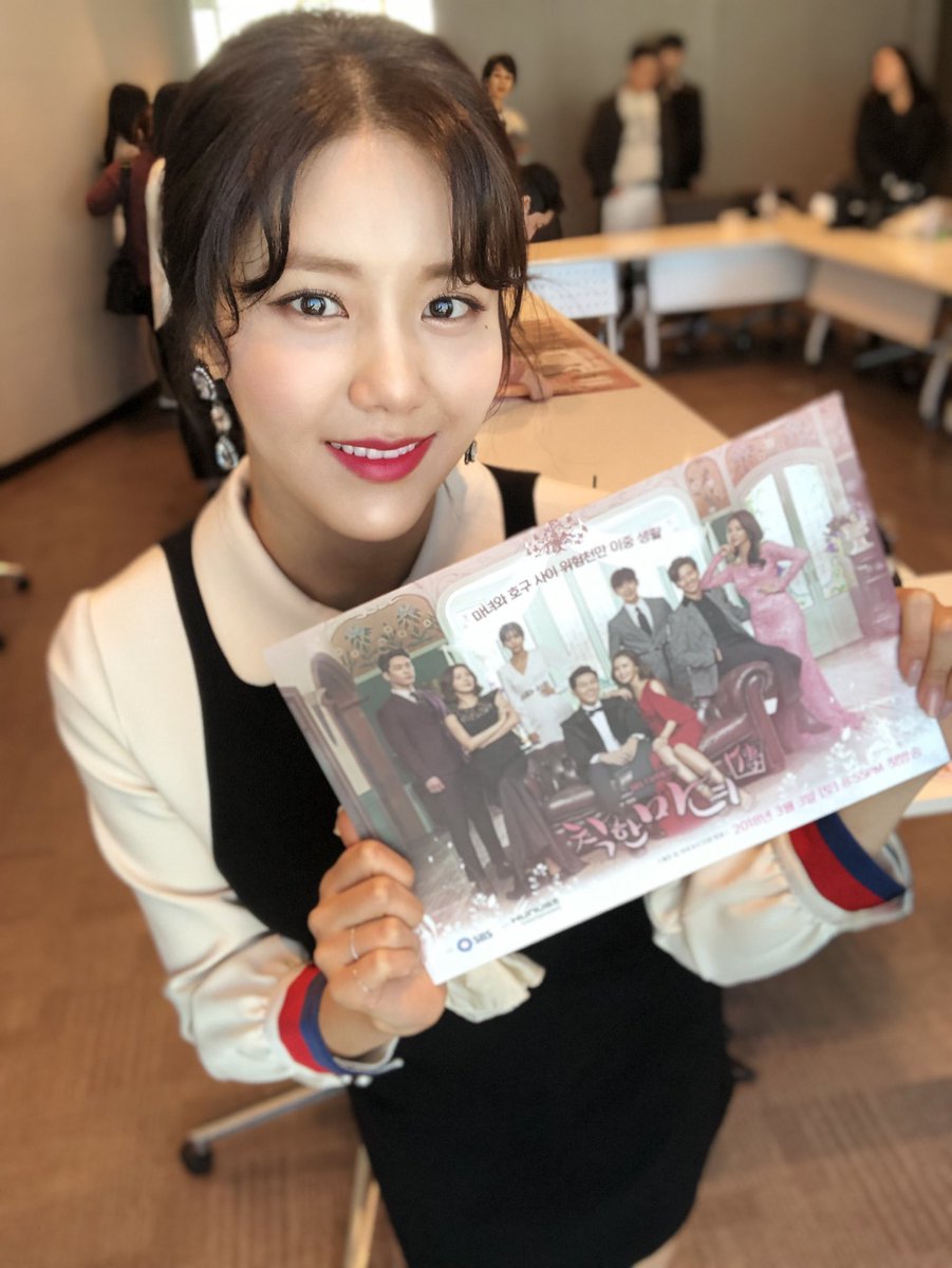 AOA_FANCLUB's tweet photo. [📷] 오늘 밤 8시55분 착한마녀전 본!방!사!수! AOA 혜정 그리고 주예빈 많은 사랑 부탁드립니다😘

#AOA #에이오에이 #혜정 #착한마녀전 #주예빈 https://t.co/5891SEK7fc