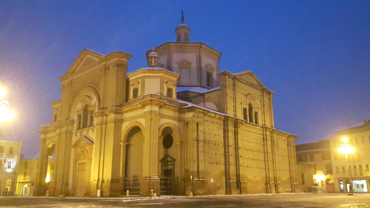 AngeleriMassimo's tweet photo. @MorenaBertolini @serpilloc @AleGiulioni @Marybonabona @dolomia4ever @morghental @FedericaR_RE @Mariella_M @CasalinoManuela @skyrun7 @salitasyo @lfsur @silviamaltag74 @paolasister15 La mia città...semi imbiancata https://t.co/uIpA48xTmN