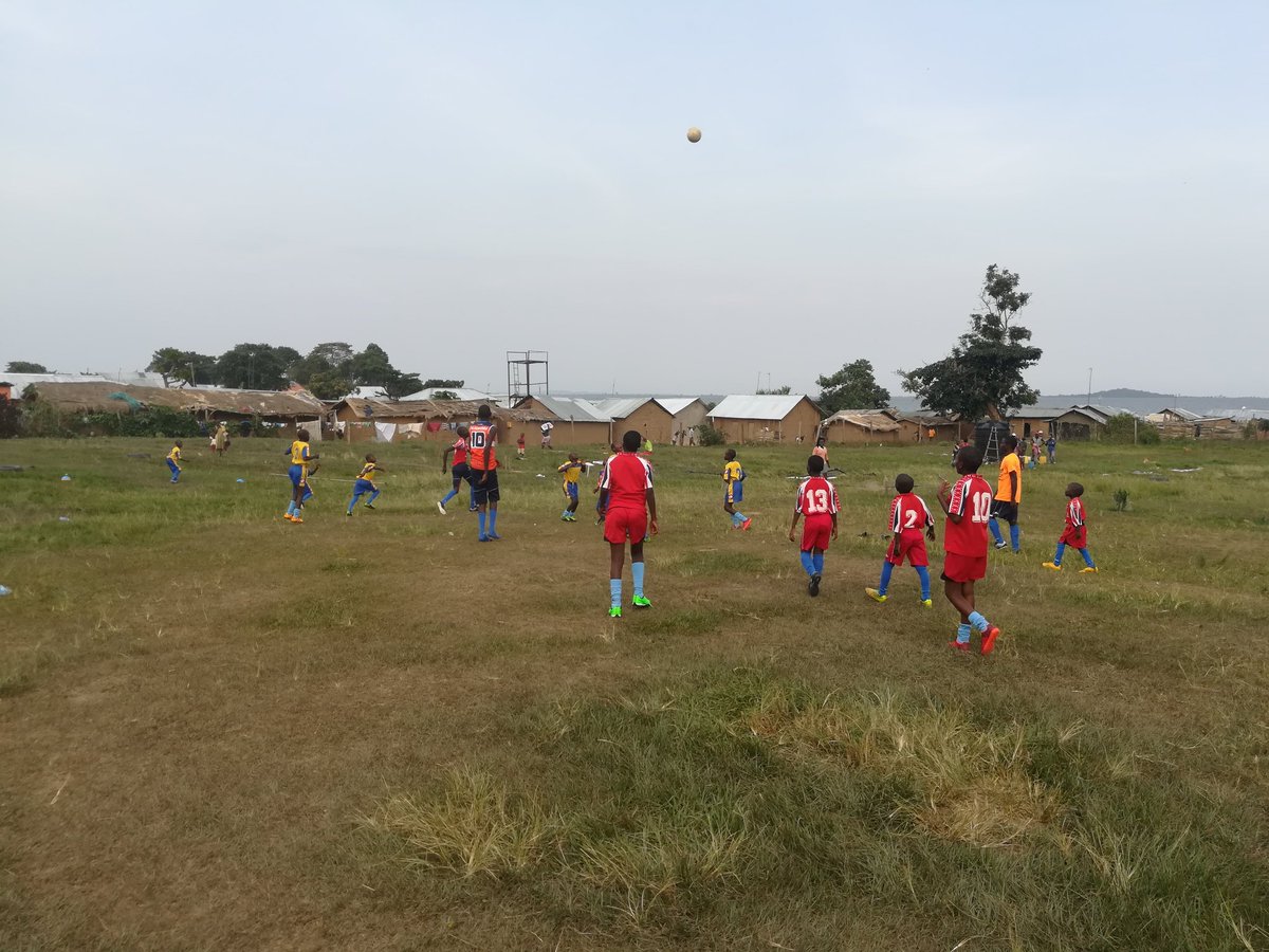 WORLDPROJECTONG's tweet photo. Agradecemos al CD Longueras y a los trabajadores y amigos de la Fulp las donaciones de material deportivo. Después de la pachanga, el resultado fue 7-5 para el equipo rojo pero la revancha la echaremos mañana #deporteenzinga #proyectouganda https://t.co/56E9QIo4gP