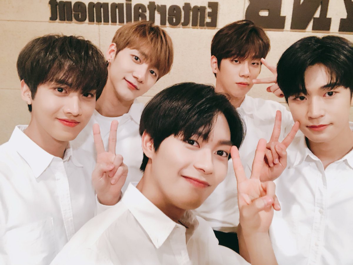 KNKOfficial220's tweet photo. [크나큰] 저희 크나큰의 2주년 축하해주셔서 감사해요 팅커벨 사랑합니다 #크나큰 #KNK #2주년 #팅커벨 https://t.co/LSNKMdeJvr