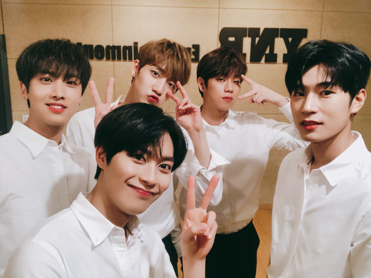 KNKOfficial220's tweet photo. [크나큰] 저희 크나큰의 2주년 축하해주셔서 감사해요 팅커벨 사랑합니다 #크나큰 #KNK #2주년 #팅커벨 https://t.co/LSNKMdeJvr
