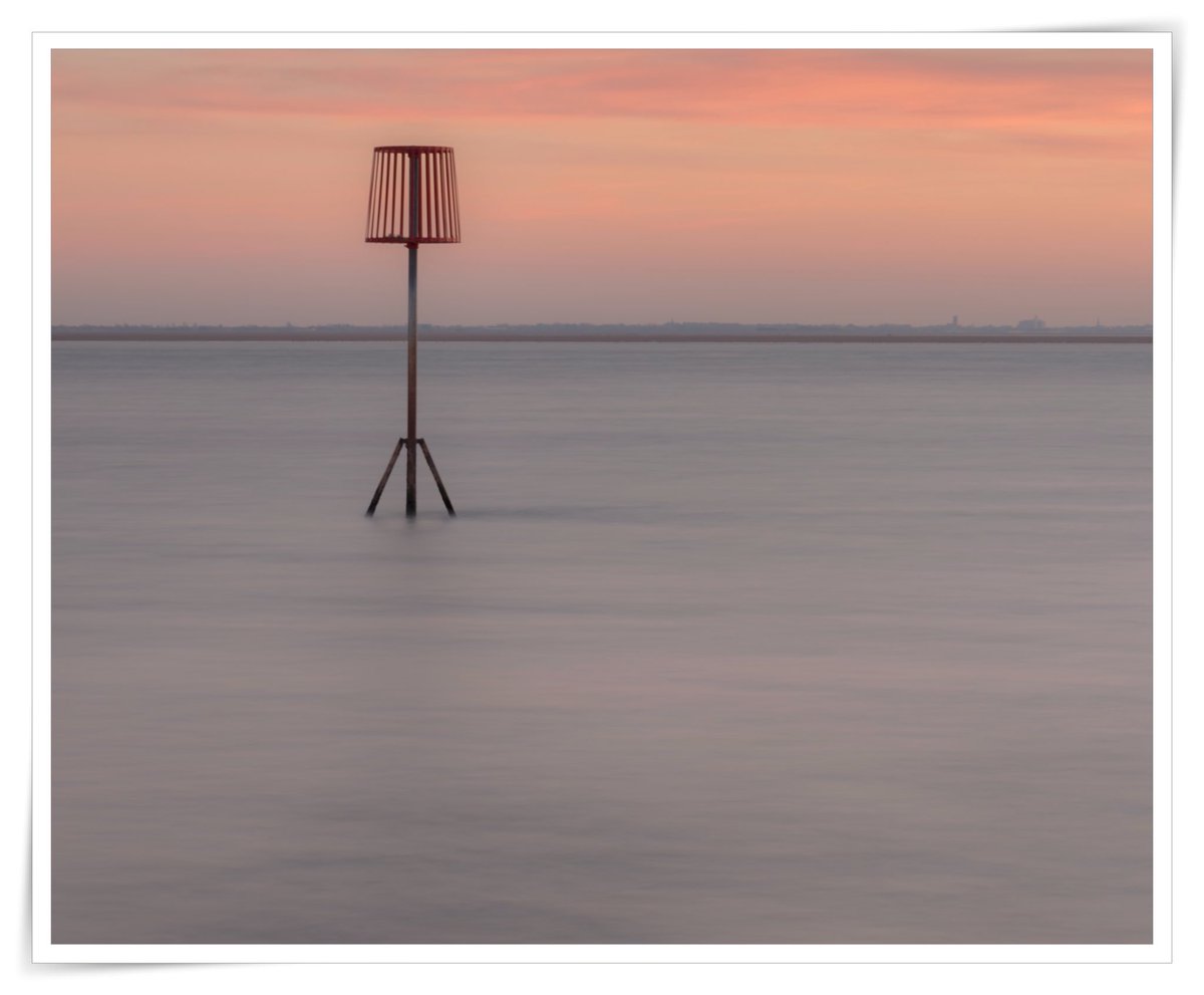 marksmcneill's tweet image. Lytham jetty marker at sunset #sunset #longexposure #6stop