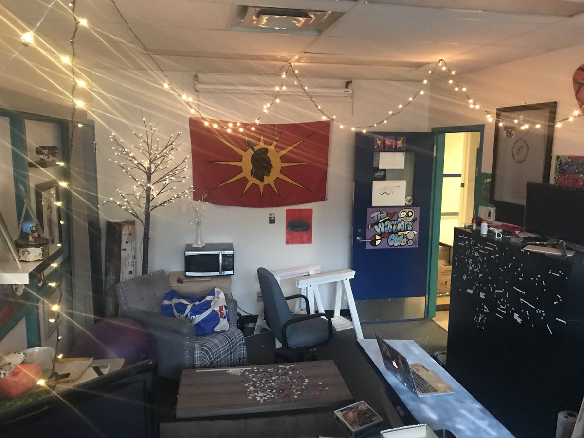 coachryk's tweet photo. Starting to think my room looks like a Pinterest picture, lol. #abed @mrjasonmalo @jlyndonsd35 @donna_robins @Michaelseanmorg #think35 #comfyroom #moodlighting https://t.co/KVnlNHlj1j