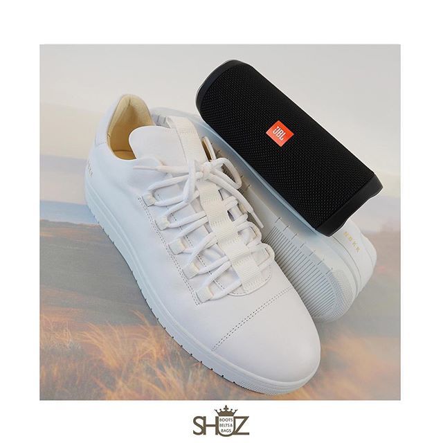 shuz_nl's tweet photo. Fantastic 🎵Sound 🎶and Style 👟at Shuz #shuz #nubikk #whitesneakers #newcollection #jblflip4 #specialedition #flip4 #musthave #trends #fashion #outfit #sound #jbl #linkinbio https://t.co/CBB5PlwUrM https://t.co/5yNq9QuhBO