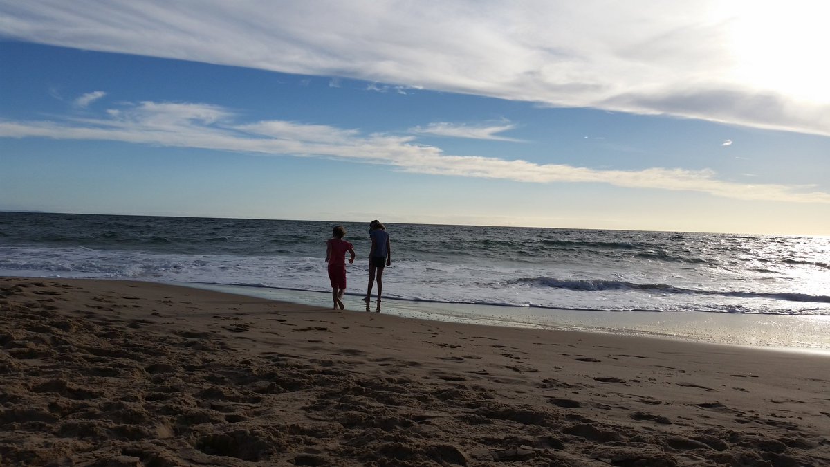 Hot chips at the beach for dinner #adelaide #australia #portnoarlungajetty #coastalliving #views #livinginthemoment