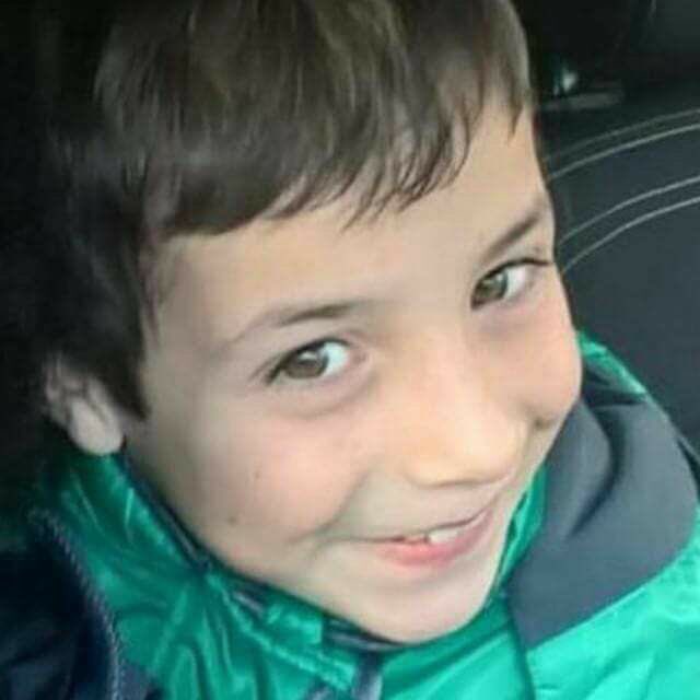 PLSanRoque's tweet photo. La familia del pequeño Gabriel pide que se comparta la foto, que es distinta. A ver si alguien lo identifica. #Nijar #Gabriel #112 https://t.co/LwCLlVhZ4T