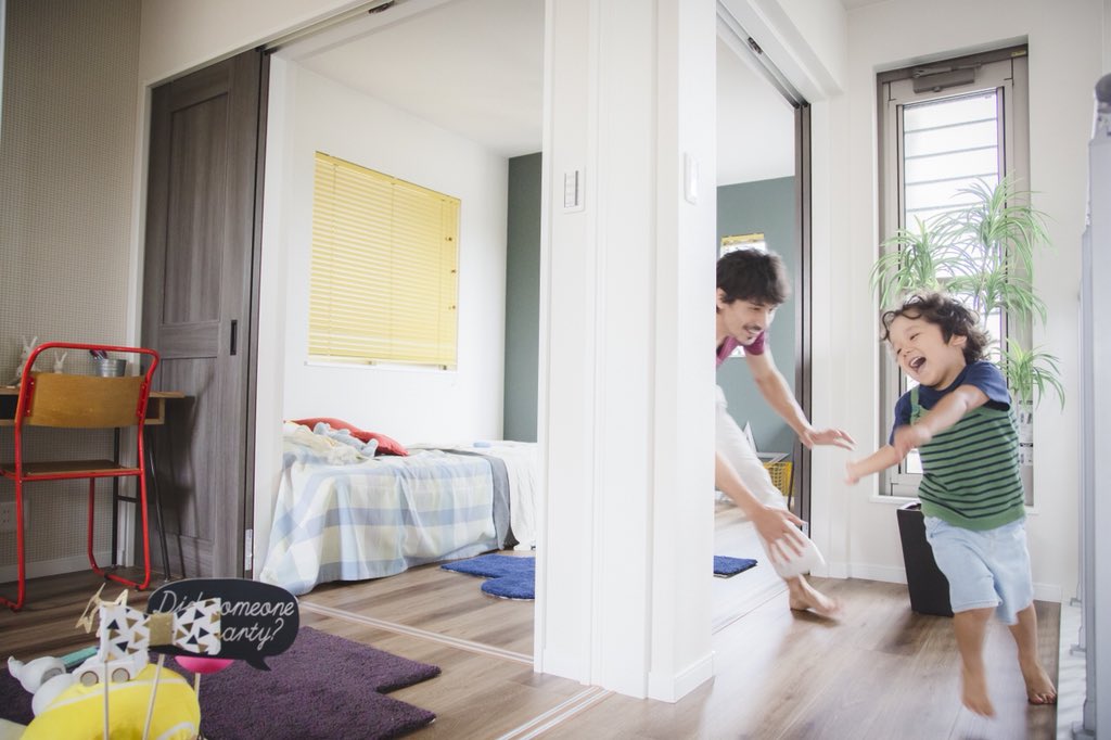 高橋開発 津村 篤 على تويتر 2階を大空間に 子供部屋 の壁を 間仕切り扉 にして 入口は大きな引戸 を採用 全ての扉を開けるとなんという事でしょう 廊下 子供部屋が一体化して大空間に 大阪 枚方 高橋開発 モデルハウス 新築一戸建て 新築分譲 男前の家