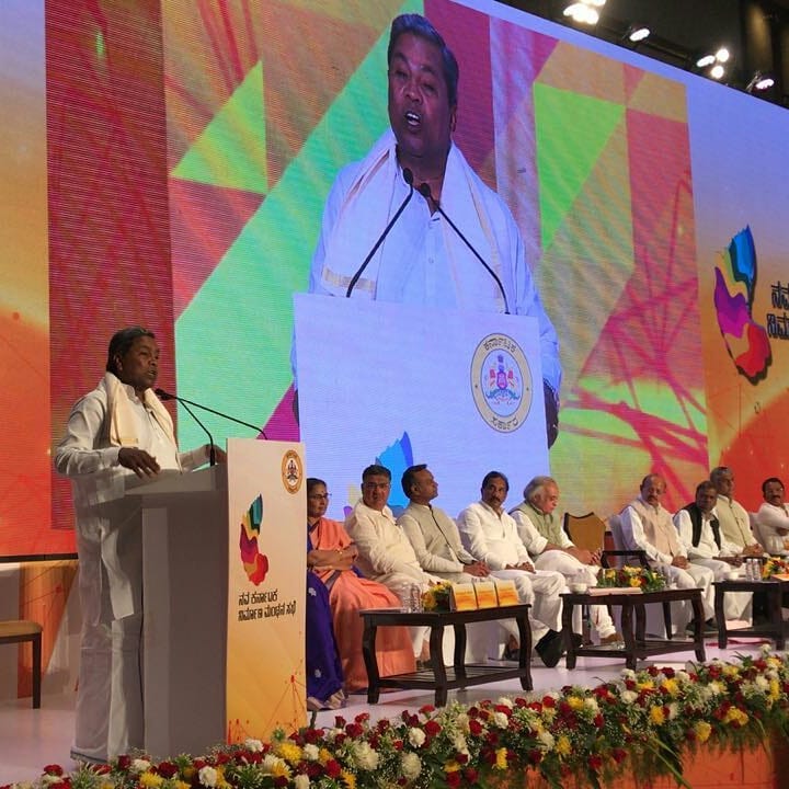 phase1xperience's tweet photo. Hon'ble Chief Minister @CMofKarnataka at the Nava Karnataka Nirmana Conclave with a panel of eminent speakers @rajeevgowda Shri Krishna Byre Gowda, Shri S Ayyapan, Shri.V.K Nataraj and Dr. Chaya Degaonkar #navakarnataka2025 #karnataka #phase1experiences @PriyankKharge https://t.co/fOcVmSOxRY