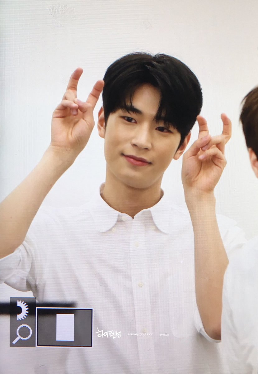 KNK_19931028's tweet photo. 180303 #크나큰 #승준 #승준짱짱 

✌🏻삉삉✌🏻

KNKOfficialYNB https://t.co/OX3BkUXskI