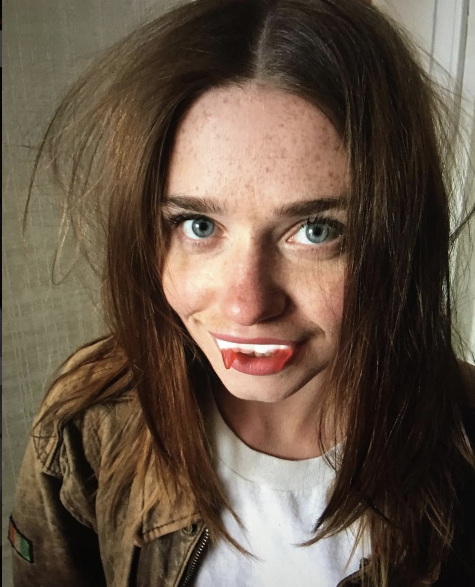 TheEndOfTheFW's tweet photo. 💃 #TEOTFW #theendofthefw #TheEndOfTheFxxxingWorld https://t.co/jO9D0qWUV6