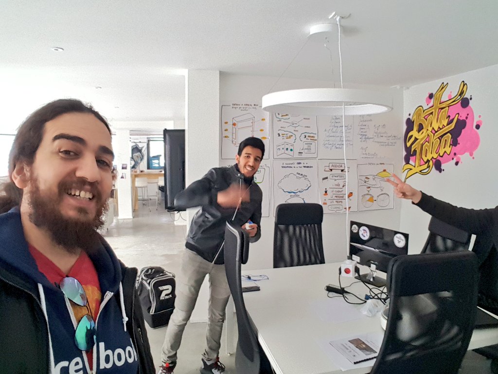 Ibiwas's tweet photo. MolenGeek C'est aussi le weekend très tôt le matin 😁🤓🖖👊 #OnLâcheRien #OnContinue https://t.co/aSGw8iEXNO