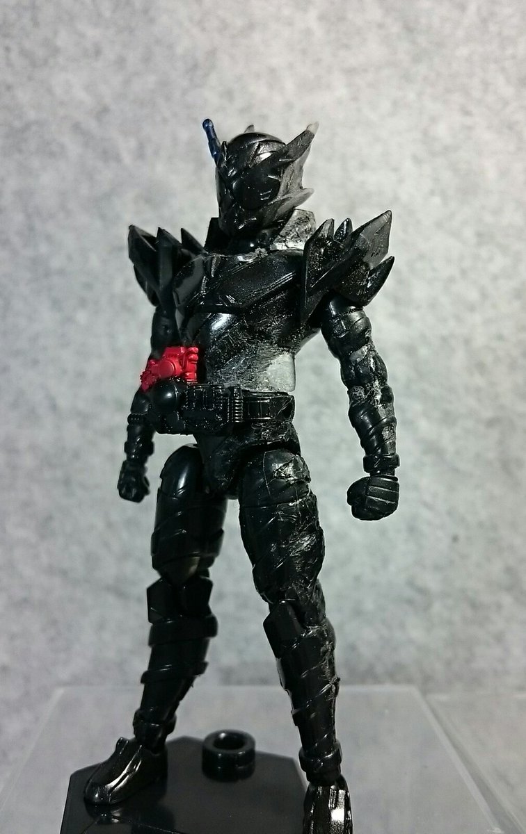 isaya8_'s tweet photo. #創動実験室
#創動　#装動　BUILD6
ハザードフォーム　進捗0303-1
上半身の基本加工は終わったので下半身に。
今回はシンプルな配色とボディラインなんで下半身もボリュームアップしていきます。手始めに左脚のライン変更。 https://t.co/sixdksybji