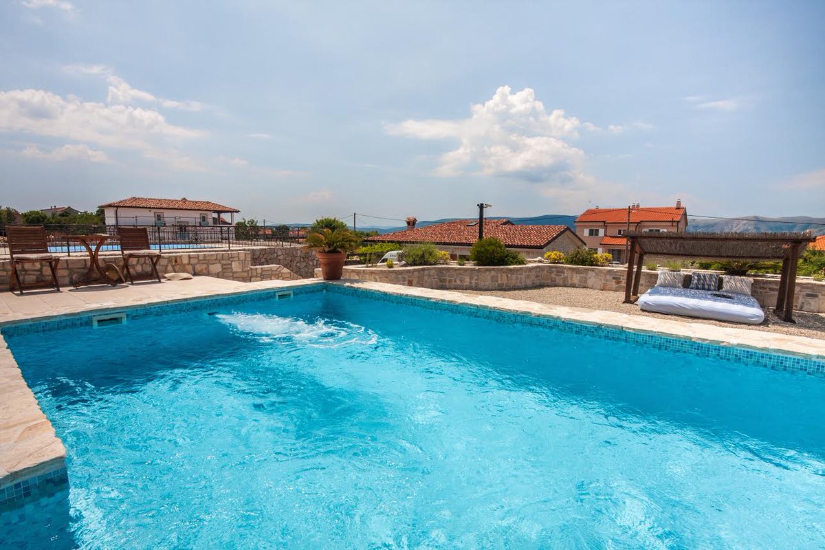 VisitKrk's tweet image. Luxury stone villa in Linardići on the island of Krk for 6 to 8 people, with private pool and jacuzzi.
More at: goo.gl/R5iKba
#VisitKrk #KrkIsland #PoolVilla